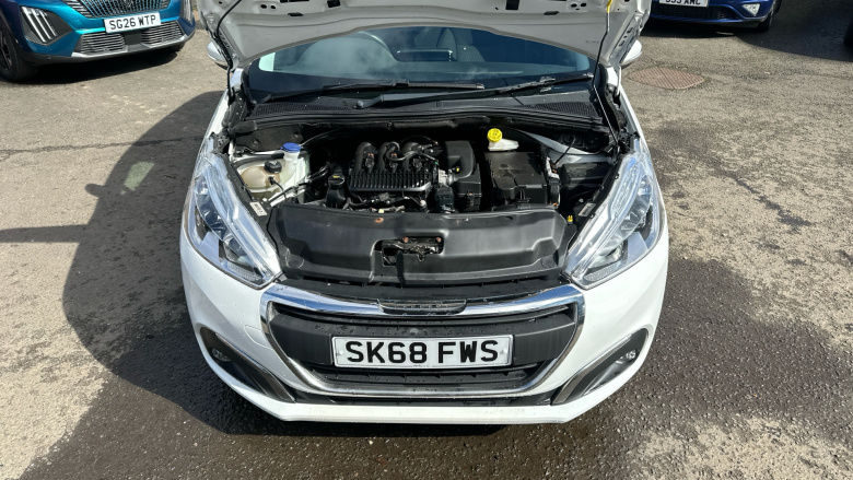Peugeot 208 1.2 PureTech 82 Signature 5dr [Start Stop] Petrol Hatchback